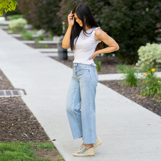 Color Name: Sleepless Color: Light Blue Cut: Skinny Rise: High-Rise, 10" Front Rise* Material: 93% COTTON, 5% POLYESTER, 2% SPANDEX Machine Wash Separately In Cold Water Stitching: Classic Fly: Zipper